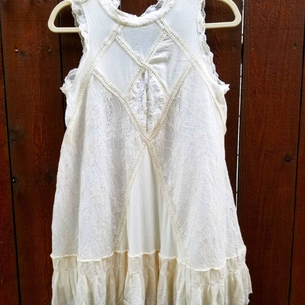 BOHO linen dress with lace detail